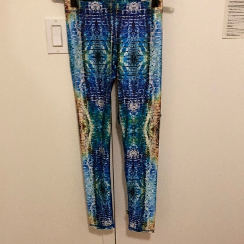 Terez NWOT Performance Legging in Multicolored Reptile Print. Size XS. - Picture 3 of 8